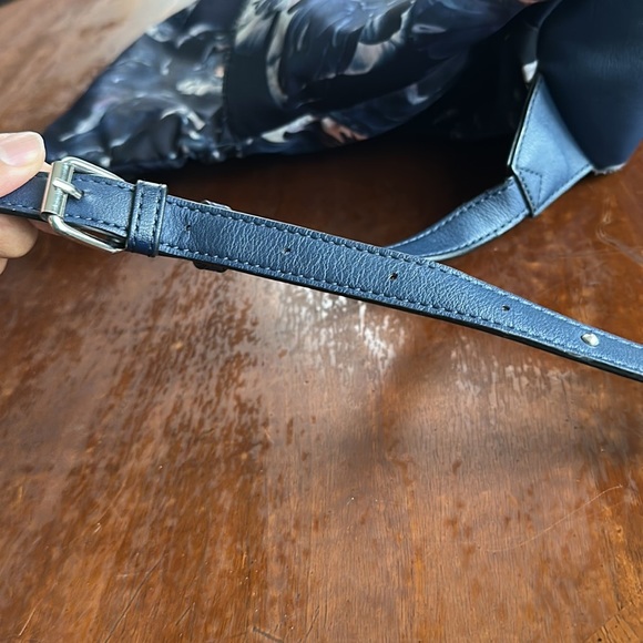 Simply Vera Wang Blue Floral Multi Pocket Bookbag - Picture 14 of 16